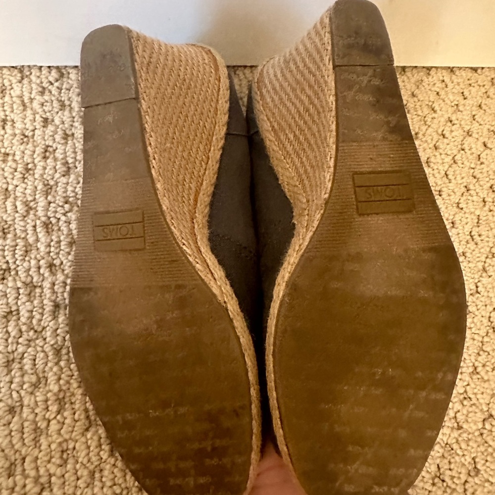 🍒 Tom's Calypso Grey Canvas Peep Wedge Heels Size 8 - Picture 5 of 5